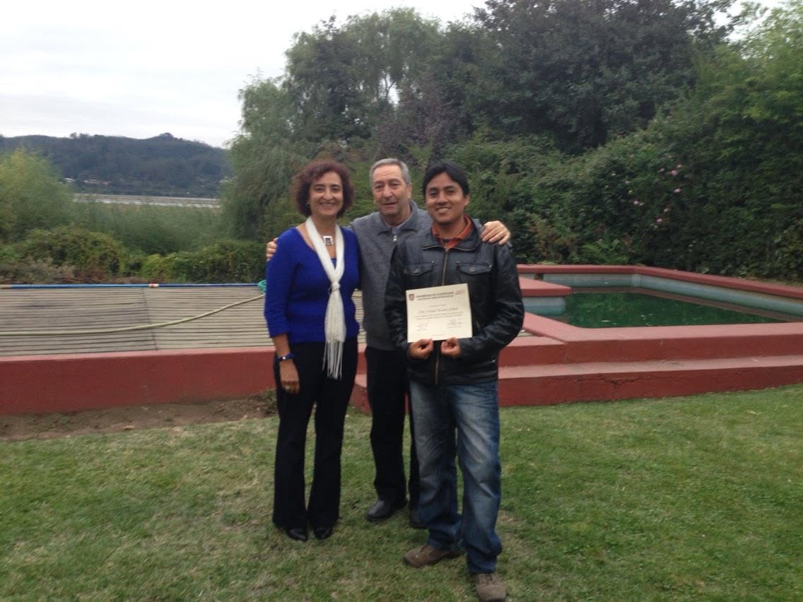 Dr. Manuel Escobar junto al Dr. Elías Apud y académica de la Universidad de Concepción