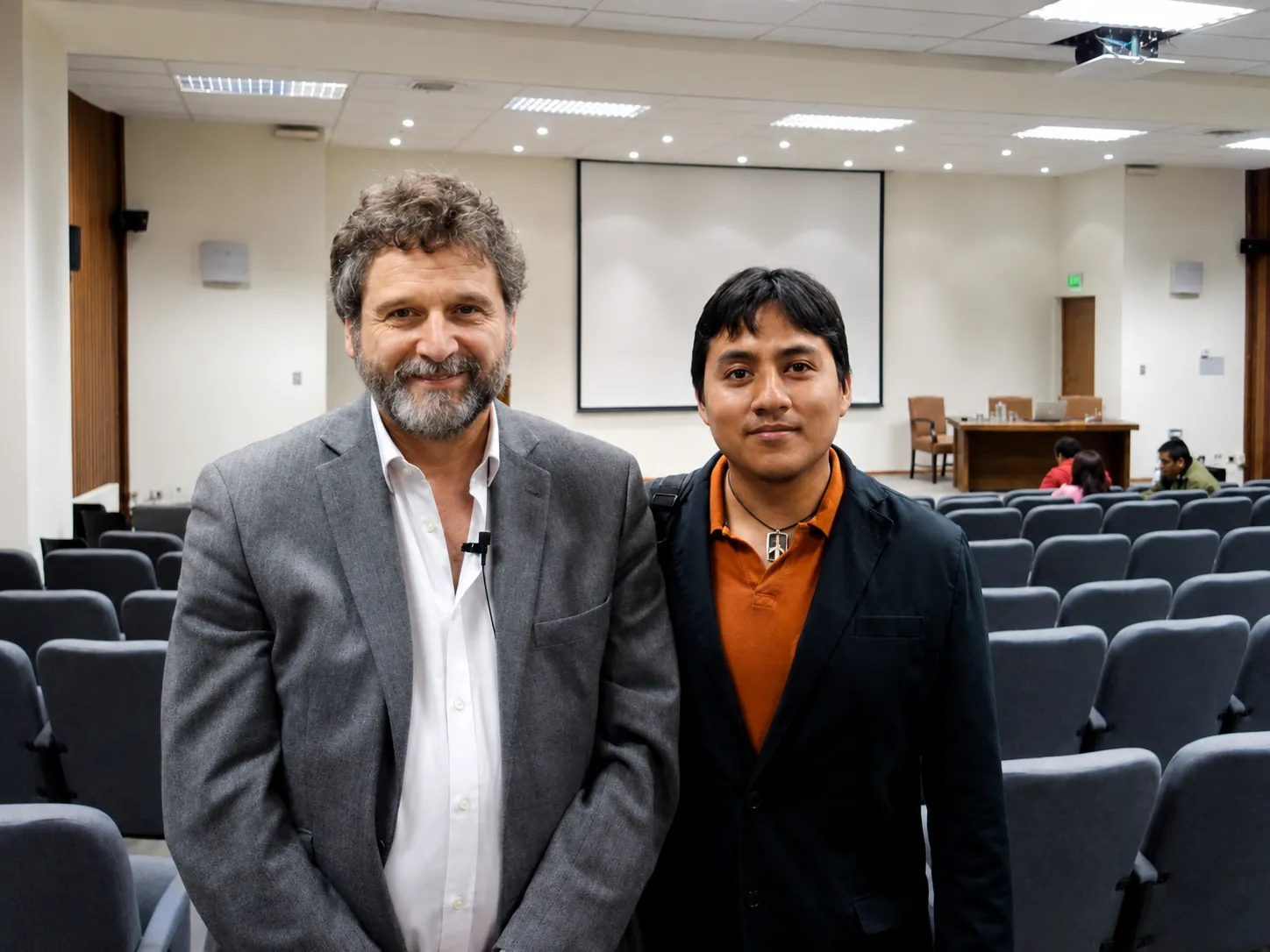 Dr. Manuel Escobar junto a Pierre Falzon