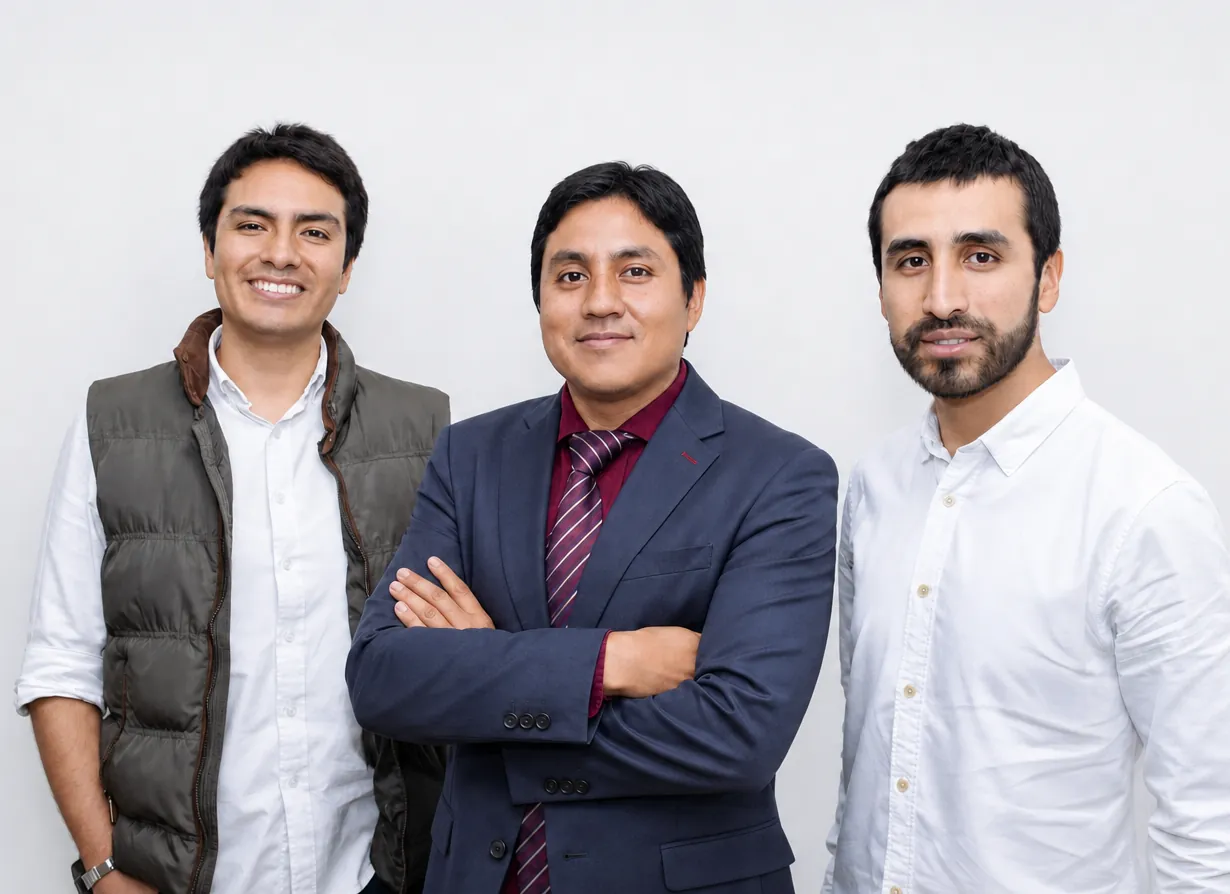 Equipo MERGO posando en retrato institucional
